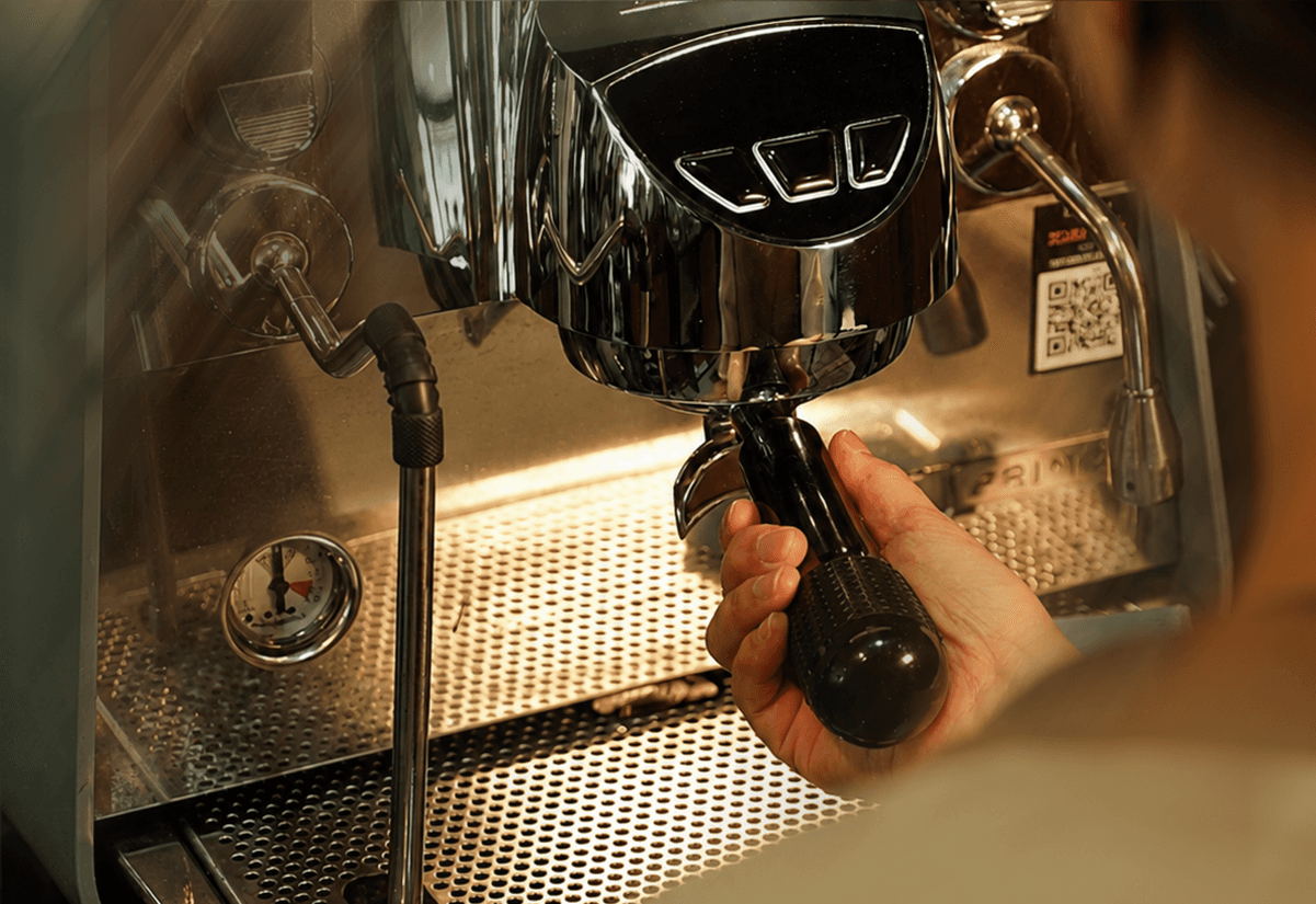 Barista pulling an espresso shot at Beezy